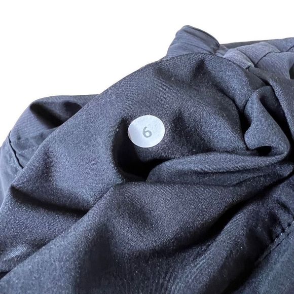 Lululemon Womens Shorts 6 - Picture 4 of 4